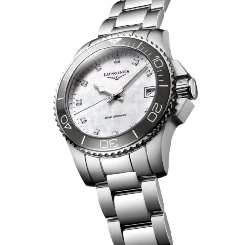 watch-woman-longines-hydroconquest-collection-32mm-quartz-nacre-diamonds-detail-l33704876